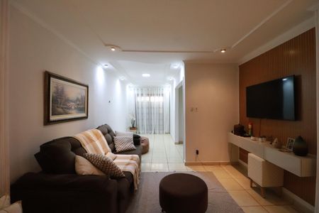 Casa para alugar com 250m², 4 quartos e 3 vagassala