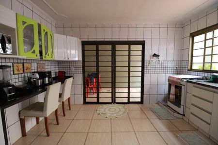 Casa para alugar com 250m², 4 quartos e 3 vagascozinha