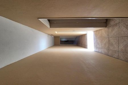 Casa à venda com 188m², 4 quartos e 5 vagas Casa à venda com 188m², 4 quartos e 5 vagasCorredor