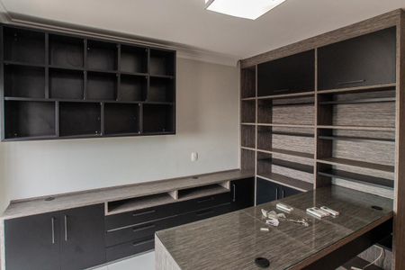 Apartamento à venda com 250m², 4 quartos e 4 vagasEscritório