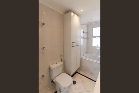 Apartamento à venda com 250m², 4 quartos e 4 vagasBanheiro da Suíte 3