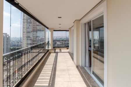 Apartamento à venda com 250m², 4 quartos e 4 vagasSala - Varanda