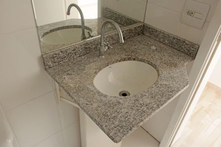 Apartamento para alugar com 64m², 2 quartos e 1 vaga Apartamento para alugar com 64m², 2 quartos e 1 vagaBanheiro da Suíte