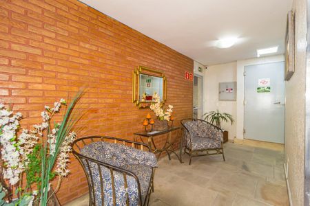 Apartamento à venda com 80m², 2 quartos e 1 vaga Apartamento à venda com 80m², 2 quartos e 1 vagaHall social