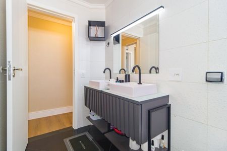 Apartamento à venda com 80m², 2 quartos e 1 vaga Apartamento à venda com 80m², 2 quartos e 1 vagaBanheiro - Social