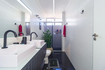 Apartamento à venda com 80m², 2 quartos e 1 vaga Apartamento à venda com 80m², 2 quartos e 1 vagaBanheiro - Social