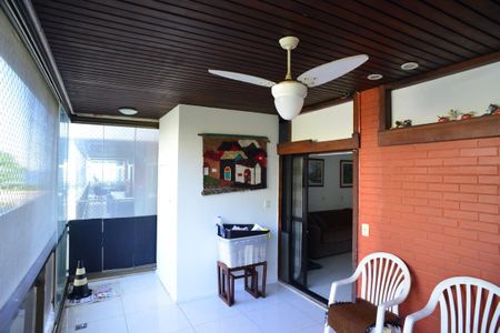 Apartamento à venda com 166m², 3 quartos e 2 vagas Apartamento à venda com 166m², 3 quartos e 2 vagasVaranda