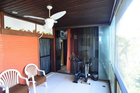 Apartamento à venda com 166m², 3 quartos e 2 vagas Apartamento à venda com 166m², 3 quartos e 2 vagasVaranda