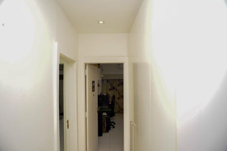 Apartamento à venda com 166m², 3 quartos e 2 vagas Apartamento à venda com 166m², 3 quartos e 2 vagasCorredor