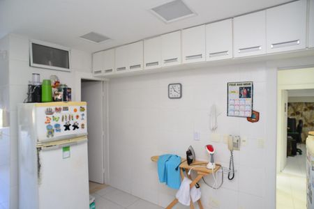 Apartamento à venda com 166m², 3 quartos e 2 vagas Apartamento à venda com 166m², 3 quartos e 2 vagasCozinha