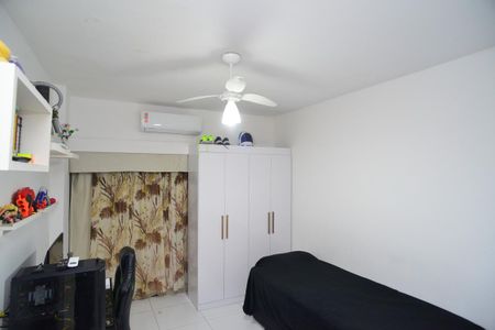 Apartamento à venda com 166m², 3 quartos e 2 vagas Apartamento à venda com 166m², 3 quartos e 2 vagasQuarto 1