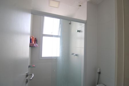 Apartamento à venda com 166m², 4 quartos e 2 vagasBanheiro canadense das suíte 2 e 3