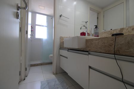 Apartamento à venda com 166m², 4 quartos e 2 vagasBanheiro canadense das suíte 2 e 3