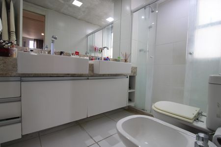 Apartamento à venda com 166m², 4 quartos e 2 vagasBanheiro da suíte 1