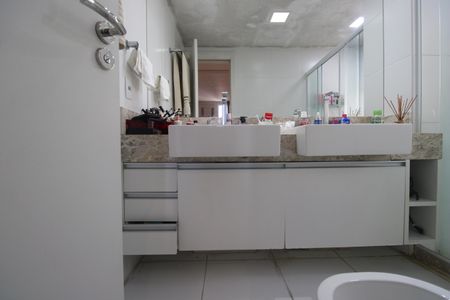 Apartamento à venda com 166m², 4 quartos e 2 vagasBanheiro da suíte 1