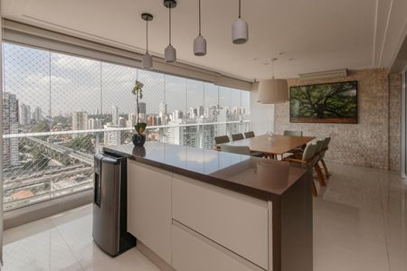 Apartamento para alugar com 138m², 3 quartos e 2 vagas Apartamento para alugar com 138m², 3 quartos e 2 vagasVaranda