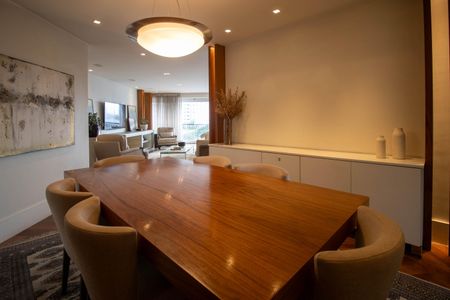 Apartamento à venda com 154m², 3 quartos e 3 vagas Apartamento à venda com 154m², 3 quartos e 3 vagasSala de Jantar