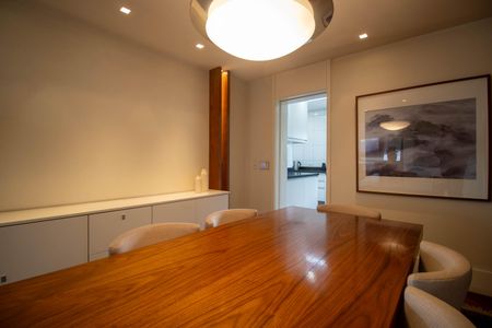 Apartamento à venda com 154m², 3 quartos e 3 vagas Apartamento à venda com 154m², 3 quartos e 3 vagasSala de Jantar