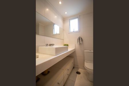 Apartamento à venda com 154m², 3 quartos e 3 vagas Apartamento à venda com 154m², 3 quartos e 3 vagasBanheiro Suíte 2