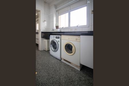 Apartamento à venda com 154m², 3 quartos e 3 vagas Apartamento à venda com 154m², 3 quartos e 3 vagasÁrea de Serviço