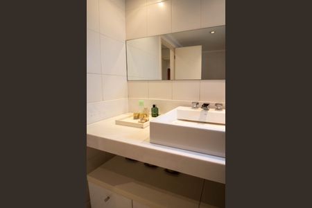 Apartamento à venda com 154m², 3 quartos e 3 vagas Apartamento à venda com 154m², 3 quartos e 3 vagasBanheiro Suíte 2