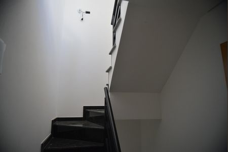 Casa à venda com 130m², 2 quartos e 4 vagasEscada