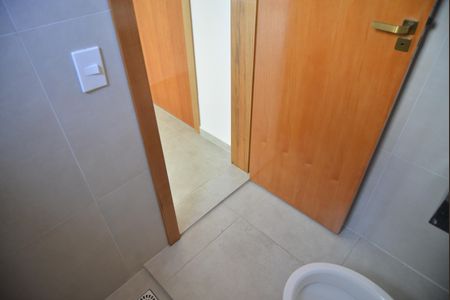 Casa à venda com 130m², 2 quartos e 4 vagasBanheiro da Suíte 1