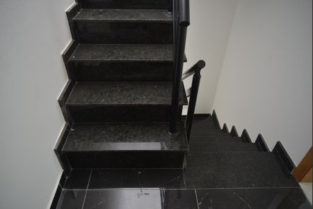 Casa à venda com 130m², 2 quartos e 4 vagasEscada