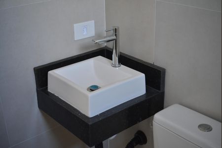 Casa à venda com 130m², 2 quartos e 4 vagasBanheiro da Suíte 2