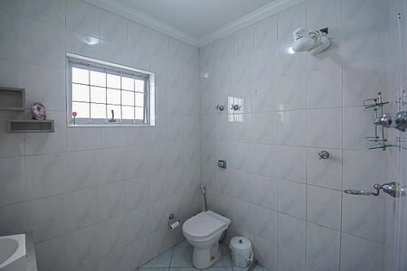 Casa à venda com 133m², 2 quartos e 3 vagasBanheiro 