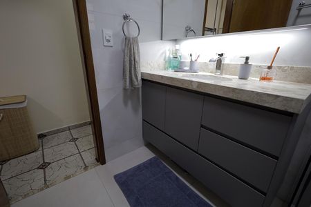 Casa à venda com 122m², 2 quartos e 2 vagasBanheiro