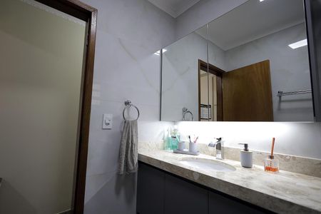 Casa à venda com 122m², 2 quartos e 2 vagasBanheiro
