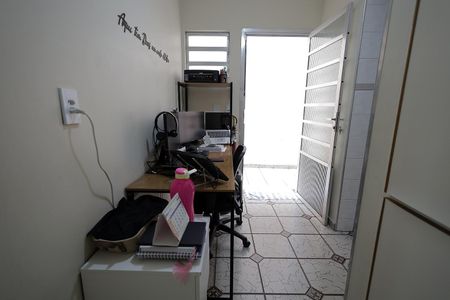 Casa à venda com 122m², 2 quartos e 2 vagasEscritório