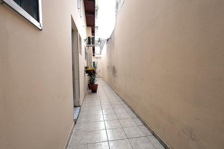 Casa à venda com 122m², 2 quartos e 2 vagasCorredor lateral