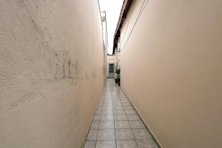 Casa à venda com 122m², 2 quartos e 2 vagasCorredor lateral