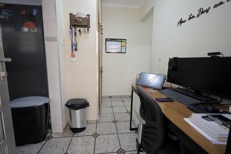 Casa à venda com 122m², 2 quartos e 2 vagasEscritório