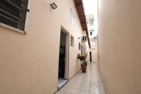 Casa à venda com 122m², 2 quartos e 2 vagasCorredor lateral