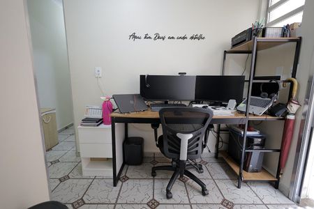 Casa à venda com 122m², 2 quartos e 2 vagasEscritório