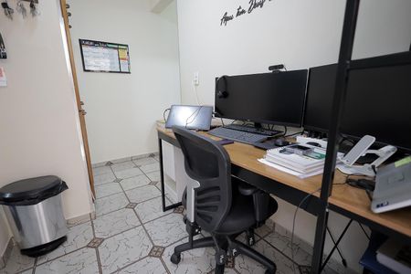 Casa à venda com 122m², 2 quartos e 2 vagasEscritório