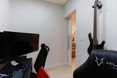 Casa à venda com 450m², 3 quartos e 4 vagas Casa à venda com 450m², 3 quartos e 4 vagasEscritório