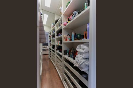 Casa à venda com 450m², 3 quartos e 4 vagas Casa à venda com 450m², 3 quartos e 4 vagasCloset da suíte 3