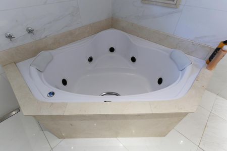 Casa à venda com 450m², 3 quartos e 4 vagas Casa à venda com 450m², 3 quartos e 4 vagasBanheiro da suíte 1