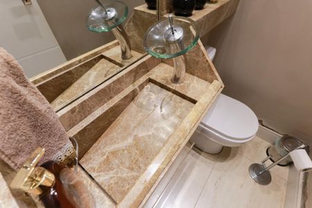 Casa à venda com 450m², 3 quartos e 4 vagas Casa à venda com 450m², 3 quartos e 4 vagasLavabo