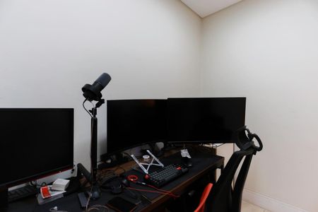 Casa à venda com 450m², 3 quartos e 4 vagas Casa à venda com 450m², 3 quartos e 4 vagasEscritório