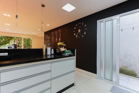 Casa à venda com 450m², 3 quartos e 4 vagas Casa à venda com 450m², 3 quartos e 4 vagasCozinha