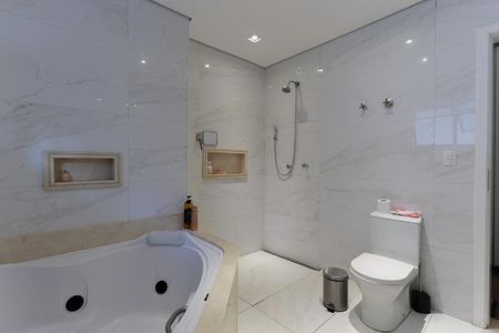 Casa à venda com 450m², 3 quartos e 4 vagas Casa à venda com 450m², 3 quartos e 4 vagasBanheiro da suíte 1