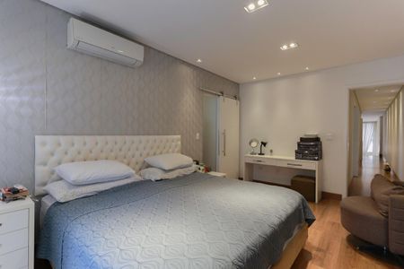 Casa à venda com 450m², 3 quartos e 4 vagas Casa à venda com 450m², 3 quartos e 4 vagasSuíte 1