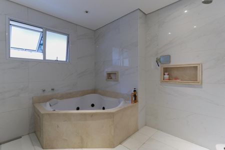 Casa à venda com 450m², 3 quartos e 4 vagas Casa à venda com 450m², 3 quartos e 4 vagasBanheiro da suíte 1