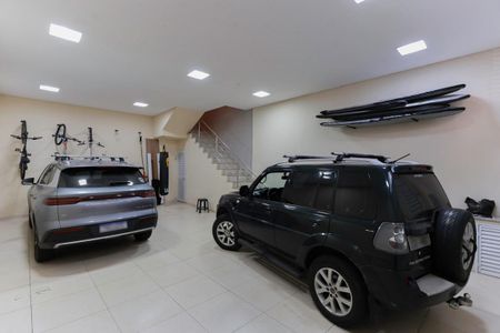 Casa à venda com 450m², 3 quartos e 4 vagas Casa à venda com 450m², 3 quartos e 4 vagasGaragem