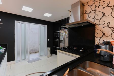 Casa à venda com 450m², 3 quartos e 4 vagas Casa à venda com 450m², 3 quartos e 4 vagasCozinha